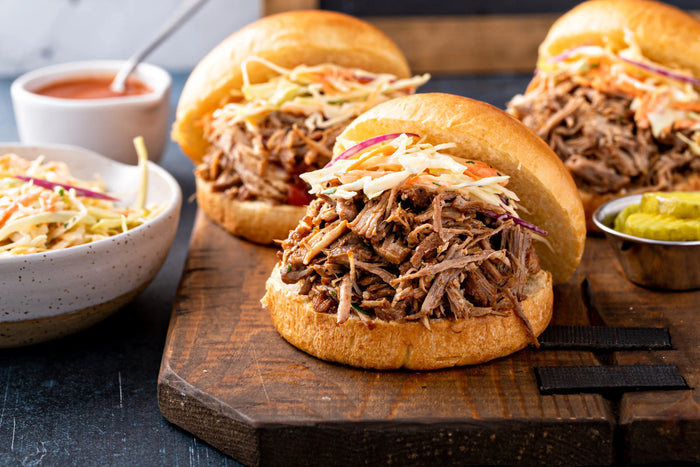 Mals pulled pork, uit elkaar getrokken met twee vorken